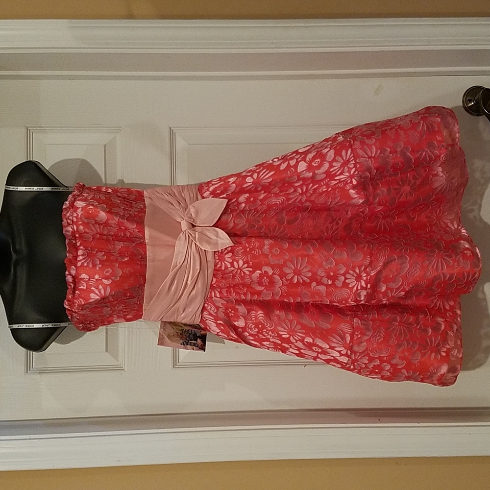 NWT Betsey Johnson Strapless Raspberry & Pink Dress in Size 6